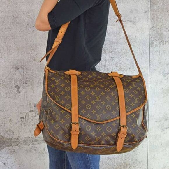 Louis Vuitton Handbags - ⭐🔥AUTHENTIC🔥⭐ Louis Vuitton Monogram Saumur 43